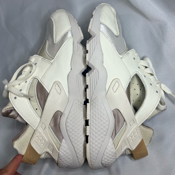 Nike Air Huarache 'Sail Fossil Stone’ Women’s Size 9 - Picture 6 of 9
